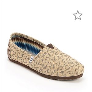 Toms Classic Tan Snow Leopard Shoes